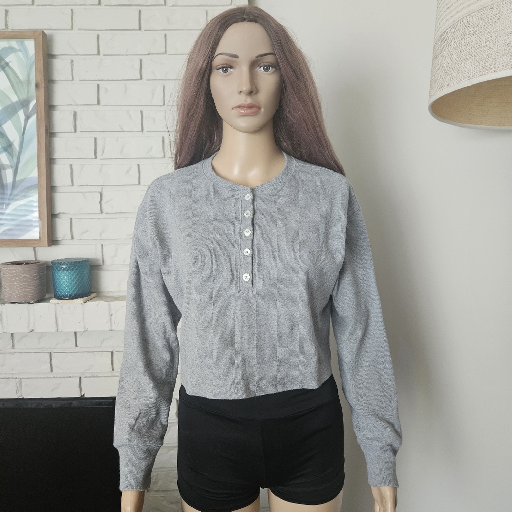 Aritzia WILFRED Free Gray Button-Up Women's Sweater Crop Top Long Sleeves